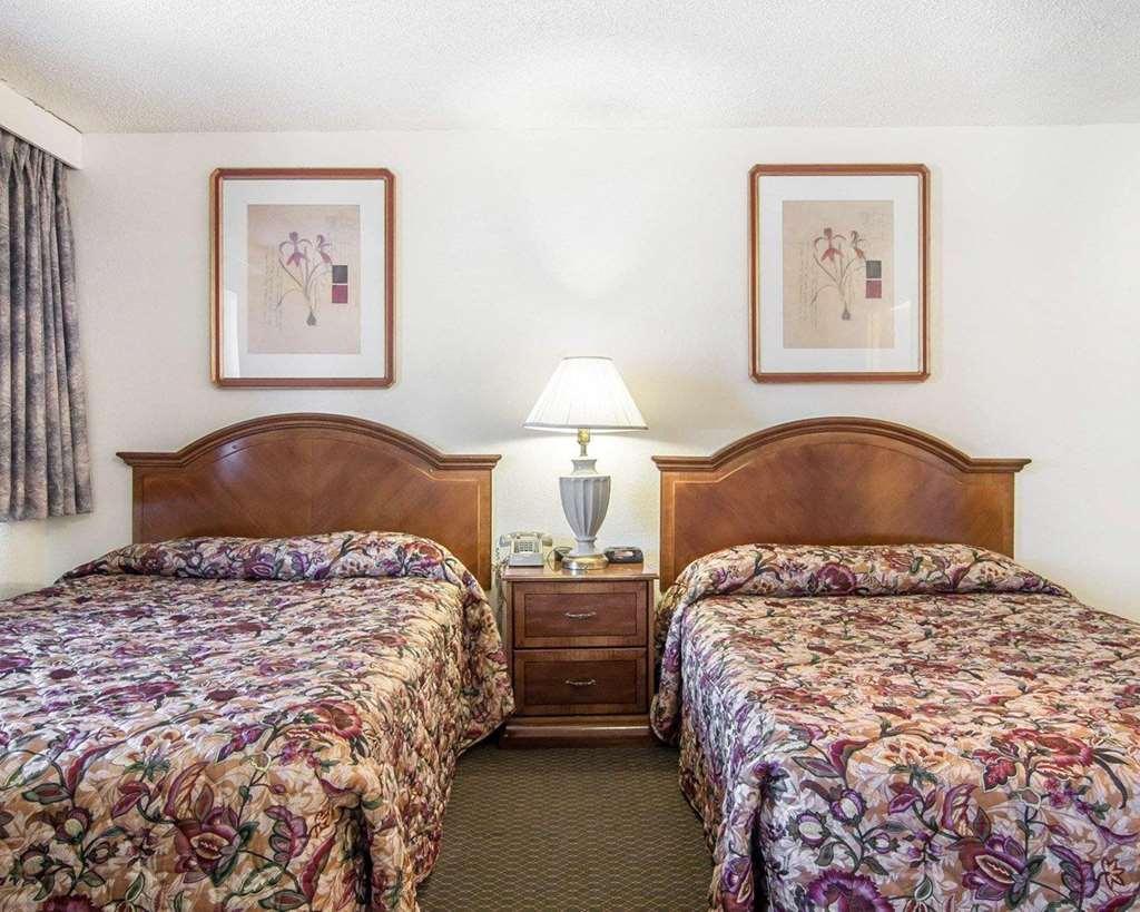 Econo Lodge Eugene Room photo